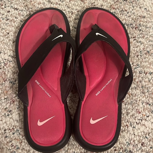 Nike Flip Flops - Picture 2 of 4